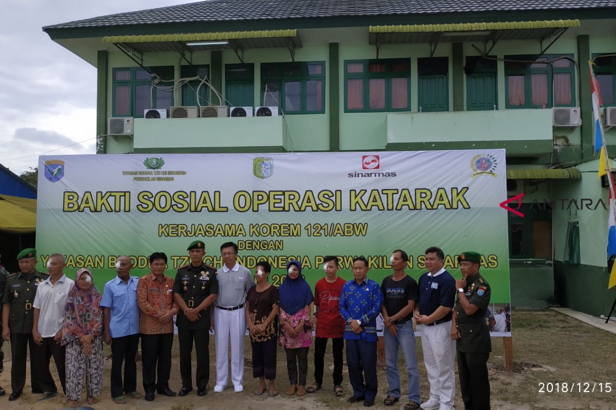 238 warga empat kabupaten ikut operasi katarak gratis