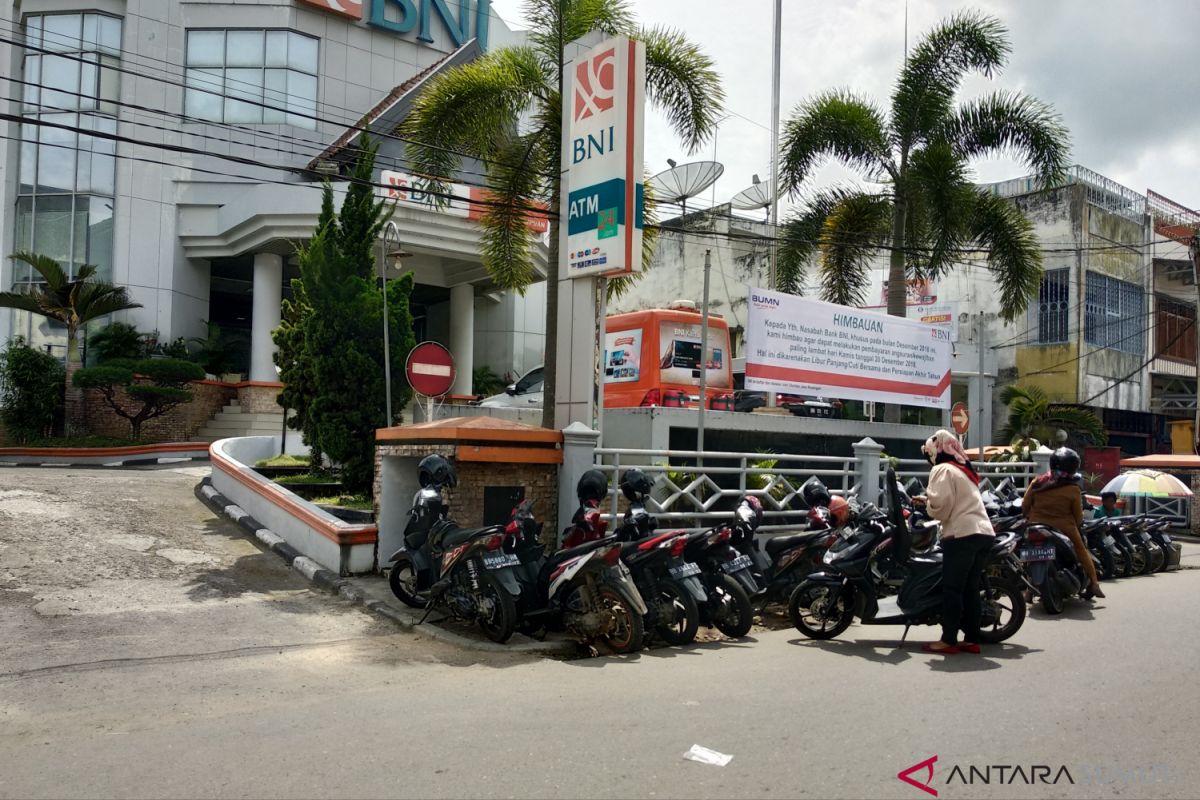 Sejumlah lokasi parkir rampas hak pejalan kaki