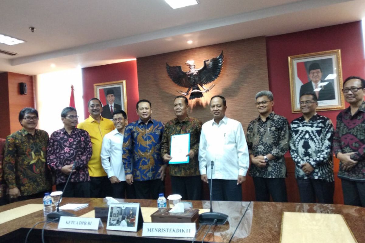 Kenristekdikti awasi pembangunan PT pengguna SBSN