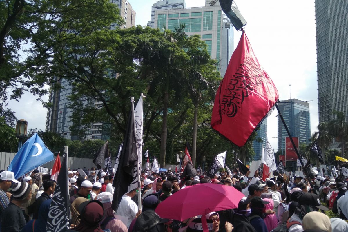 Massa mulai berkumpul di depan Kedutaan Besar China di Jakarta