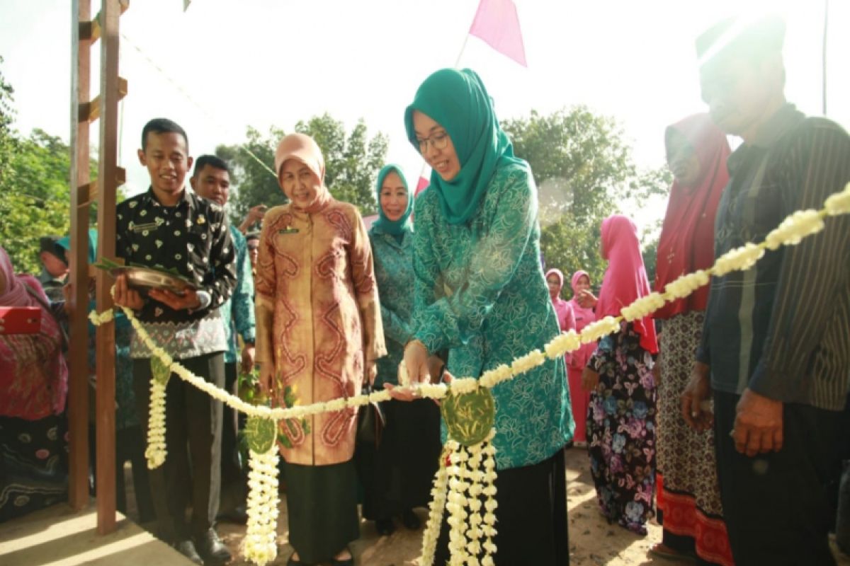 Bupati resmikan tiga rumah hasil bedah