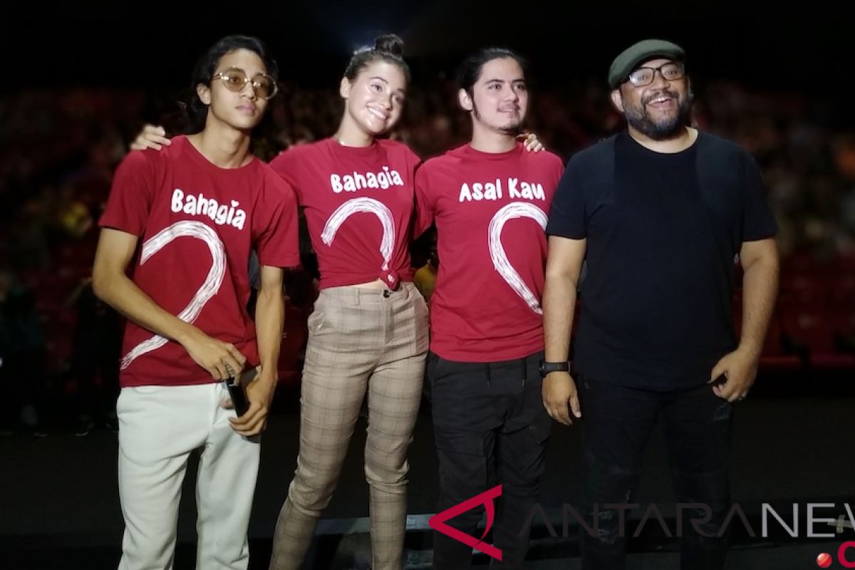 Aurora Ribero tidak khawatir terlihat tua di film "Asal Kau Bahagia"