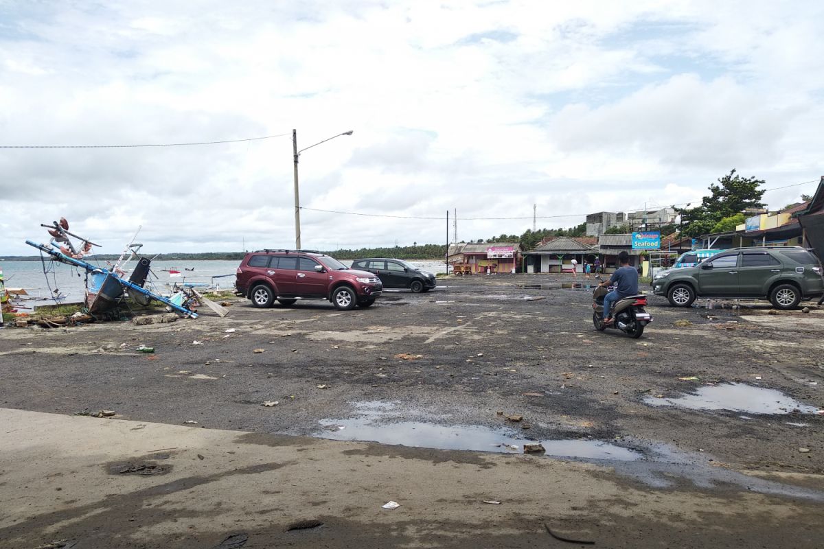 Warga Pesisir Lampung Waspada Gelombang Tinggi