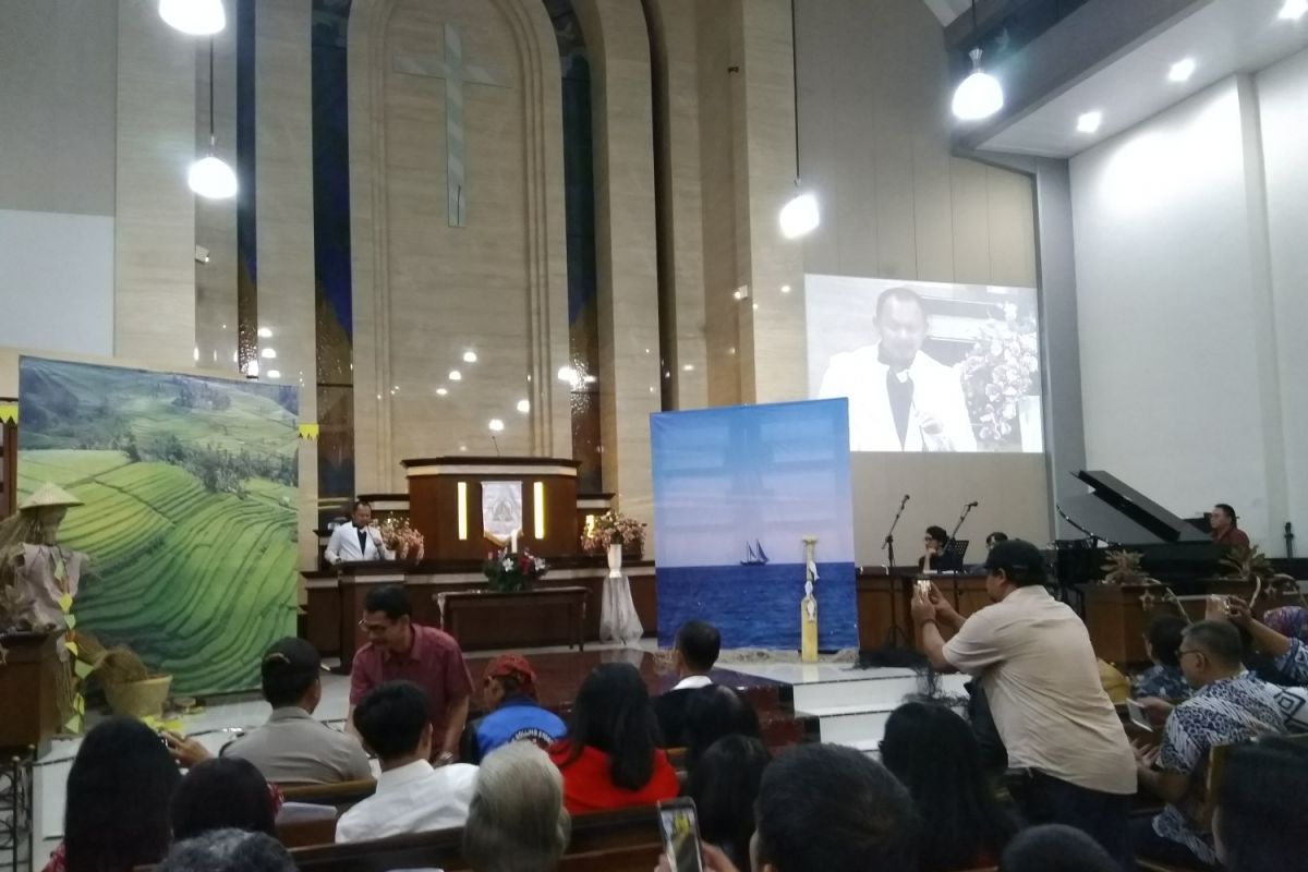 Misa Natal Gereja Katedral Bogor berlangsung khidmat