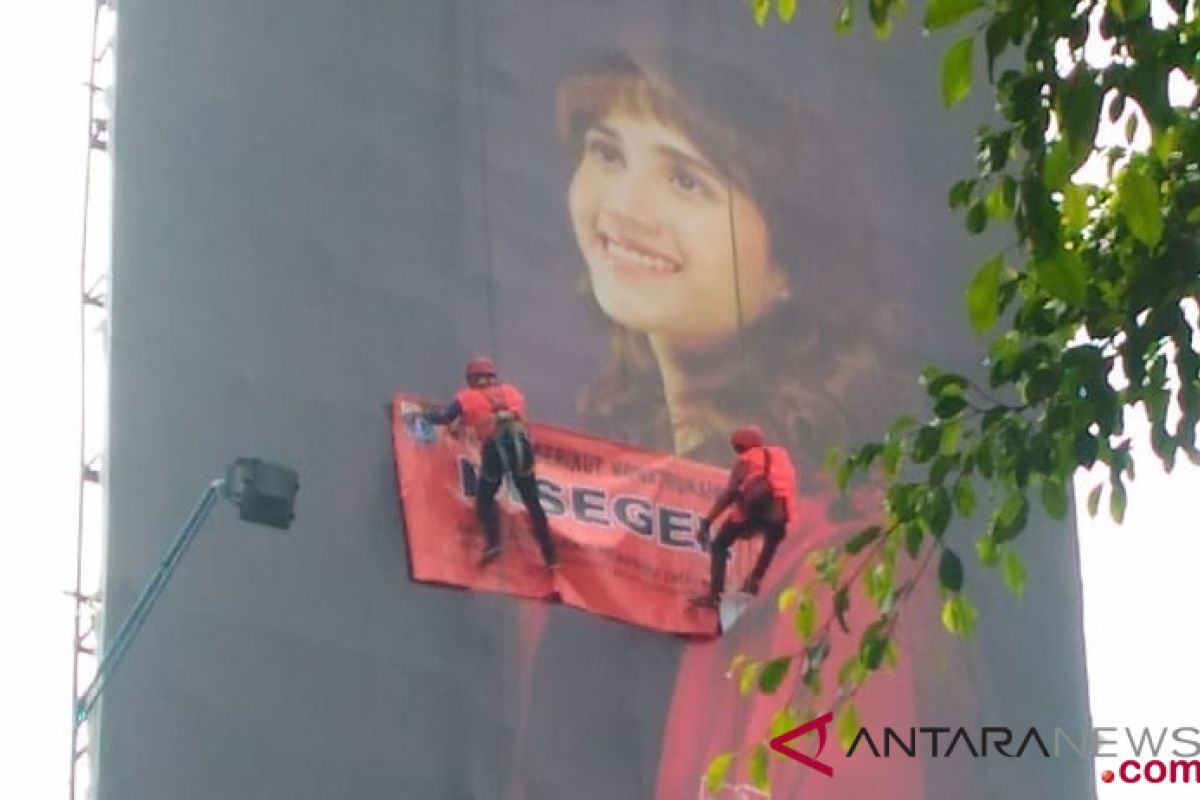 PSI tanggapi foto penyegelan papan reklame Tsamara Amany