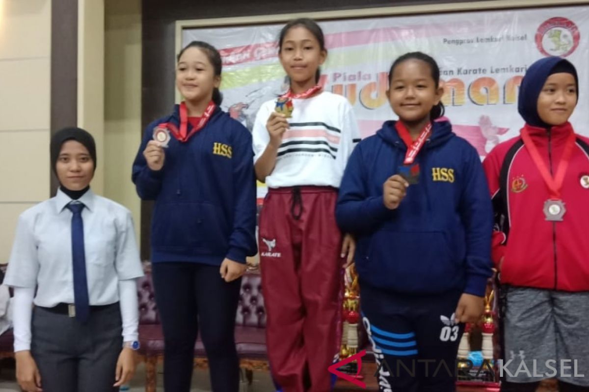 Siswa SD dari Barabai juara pertama Karate Lemkari Sudirman Cup