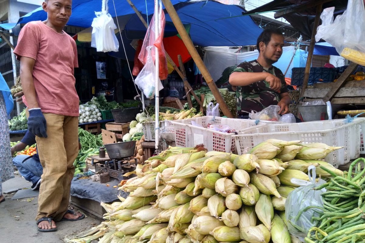 Penjual jagung bermunculan jelang tahun baru di Bogor