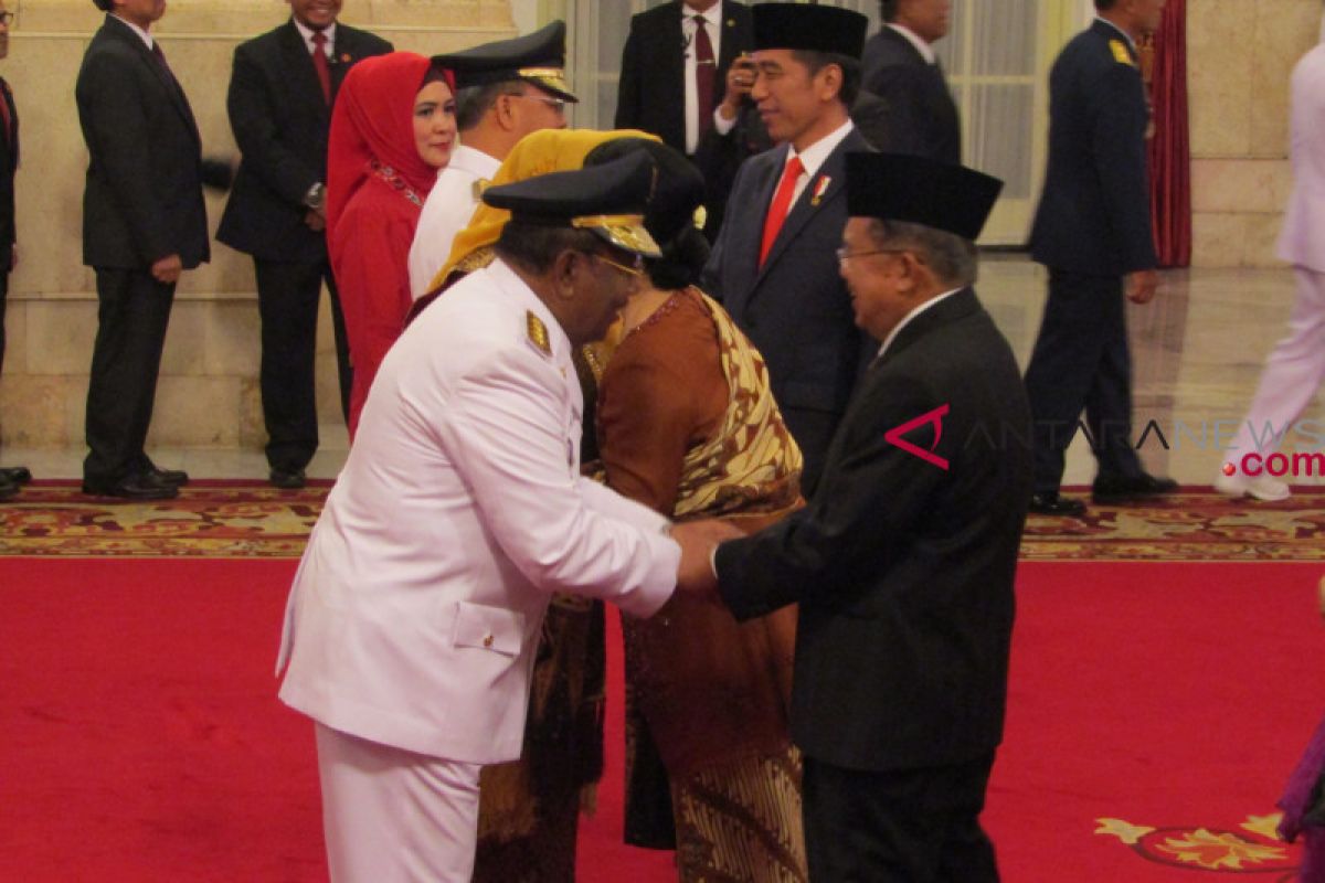 Jokowi lantik Gubernur Riau dan Gubernur Bengkulu
