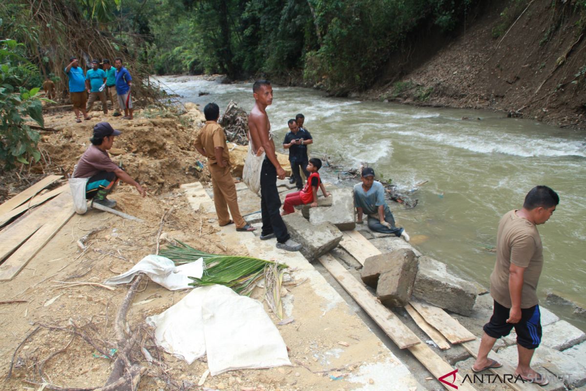 Petani tiga desa di Panyabungan Timur terancam tidak turun ke sawah