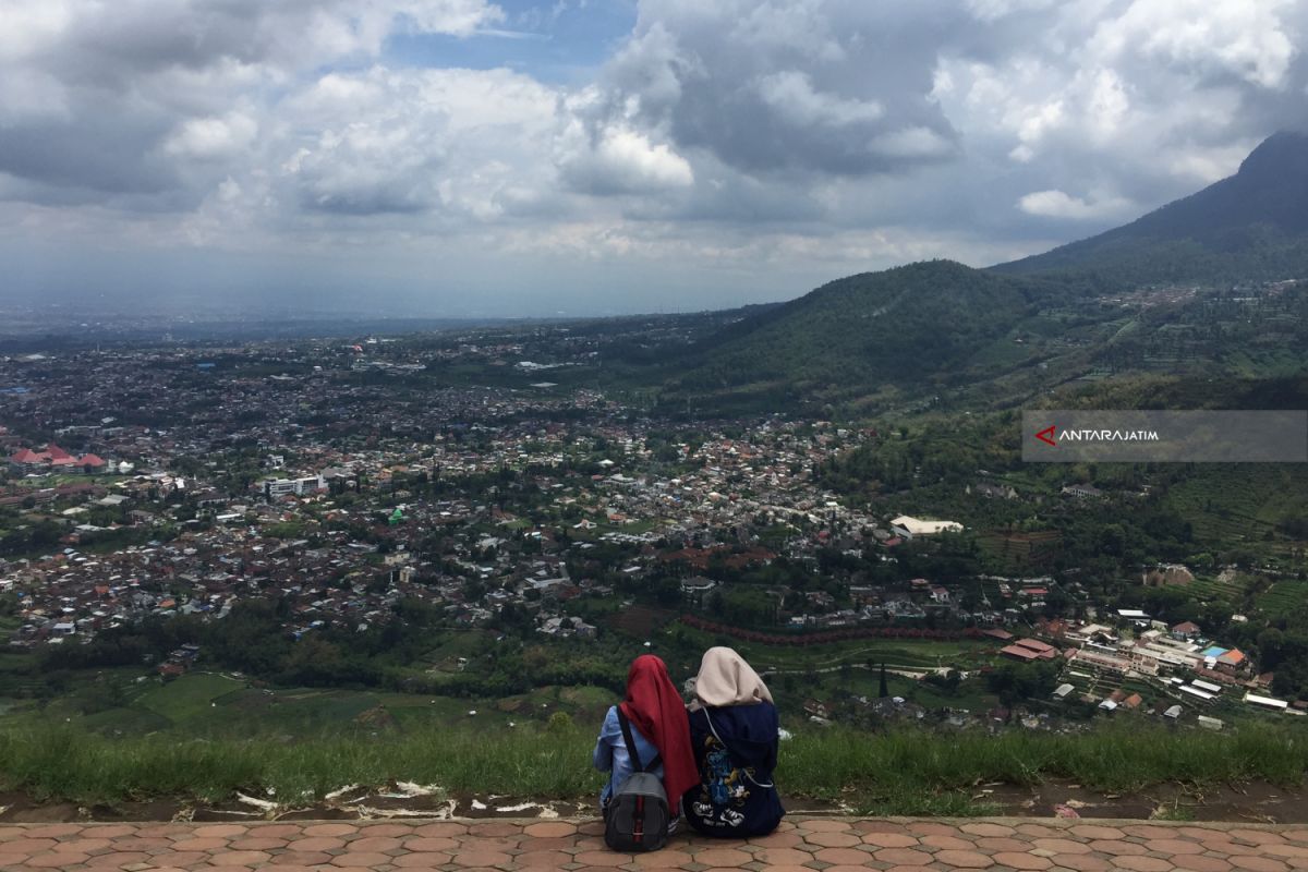 Melepas Penat di Kawasan Wisata Gunung Banyak Kota Batu