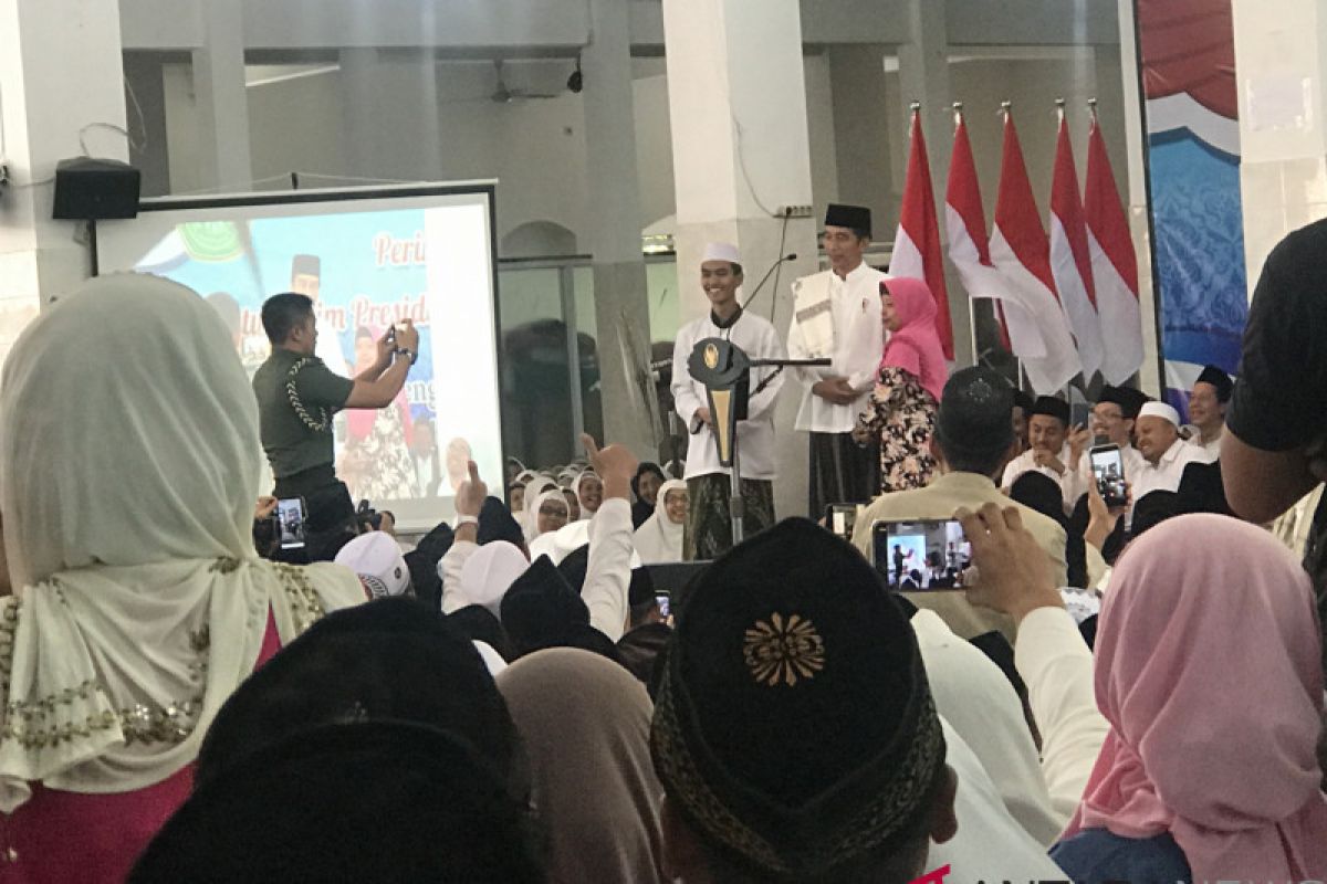 Jokowi tak mau bagikan sepeda di Pesantren Darul 'Ulum Jombang