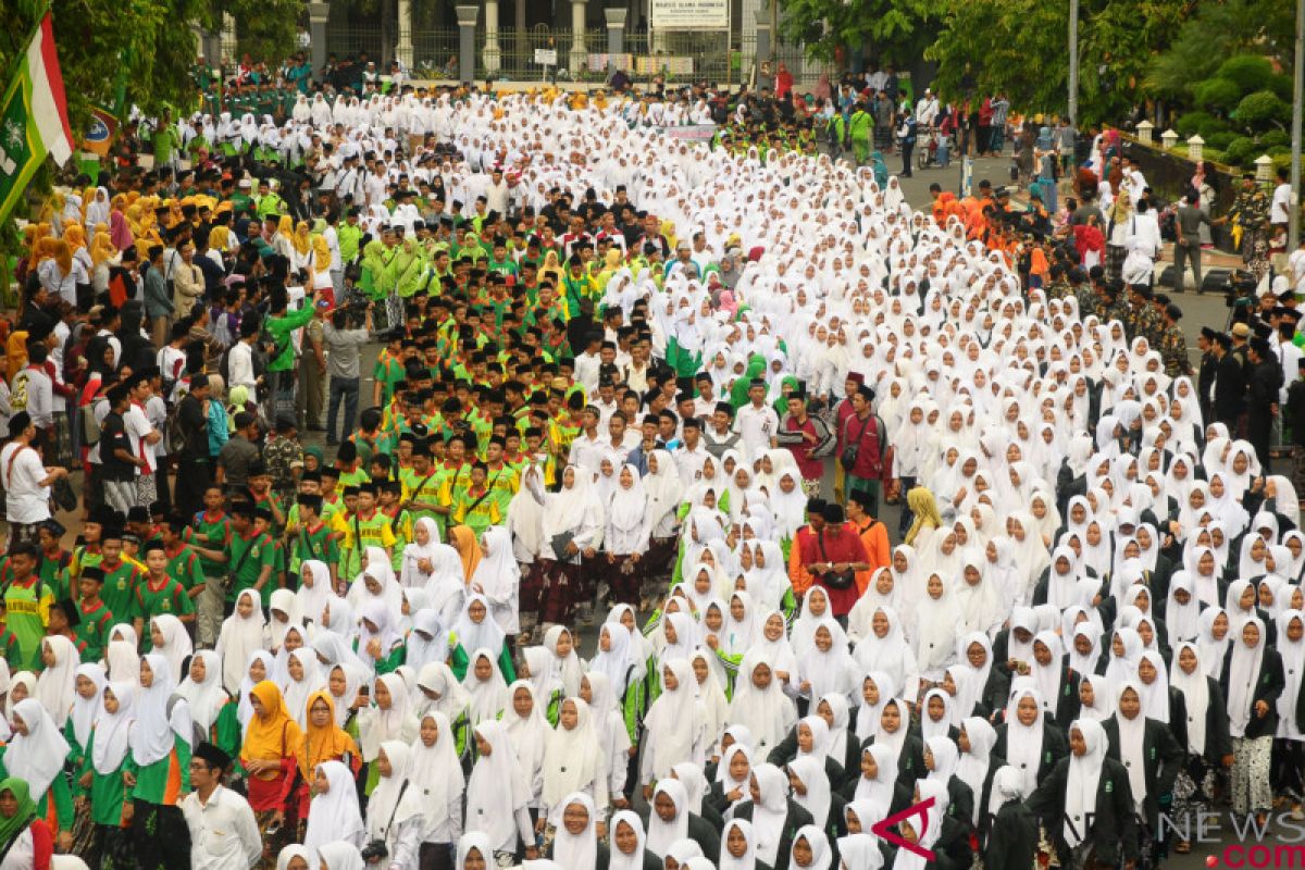 Orang tua santri hancurkan gawai anaknya