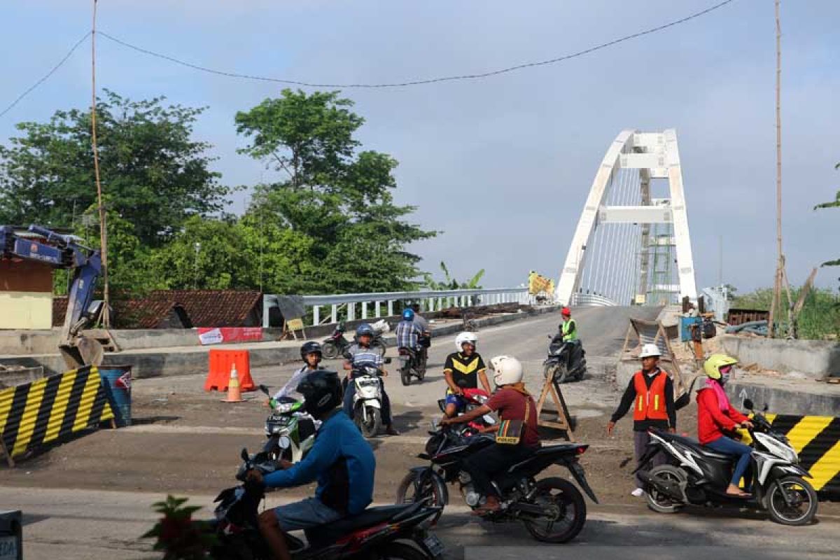 Bojonegoro akan Tinggikan Jalan Seputar Jembatan Bengawan Solo