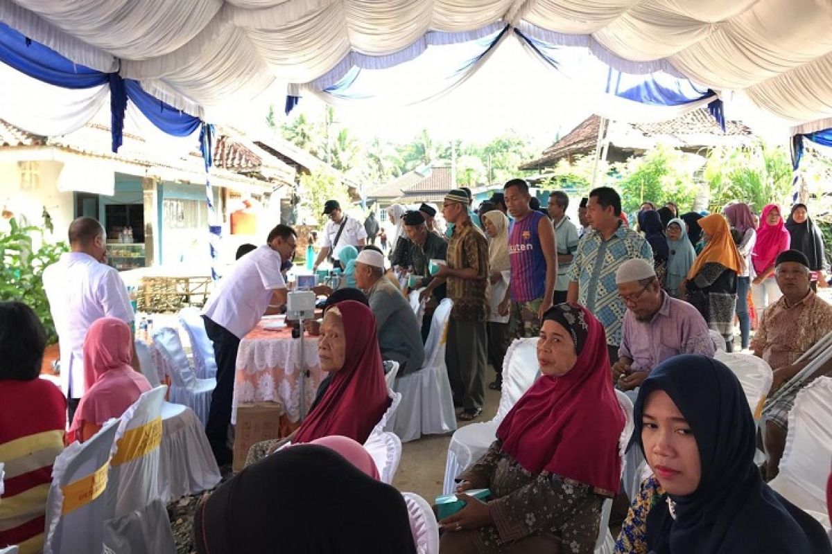 KAI Tanjung Karang gelar pengobatan gratis di dua stasiun
