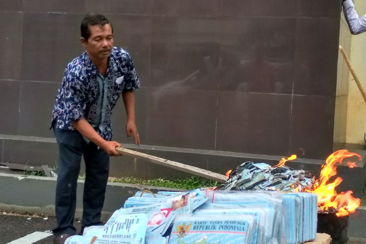 Ganjar: Pemusnahan e-KTP invalid sudah tepat