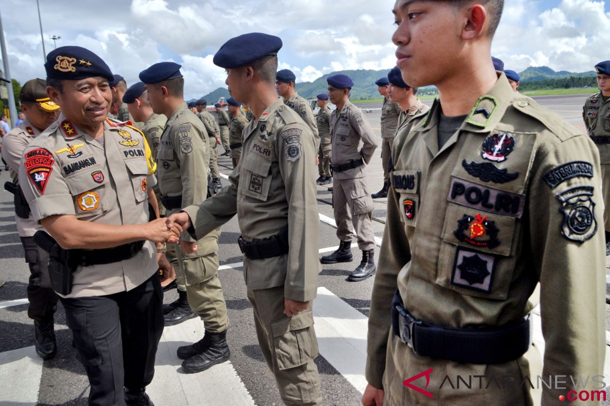 Dua ratusan personel Polda Sulut naik pangkat