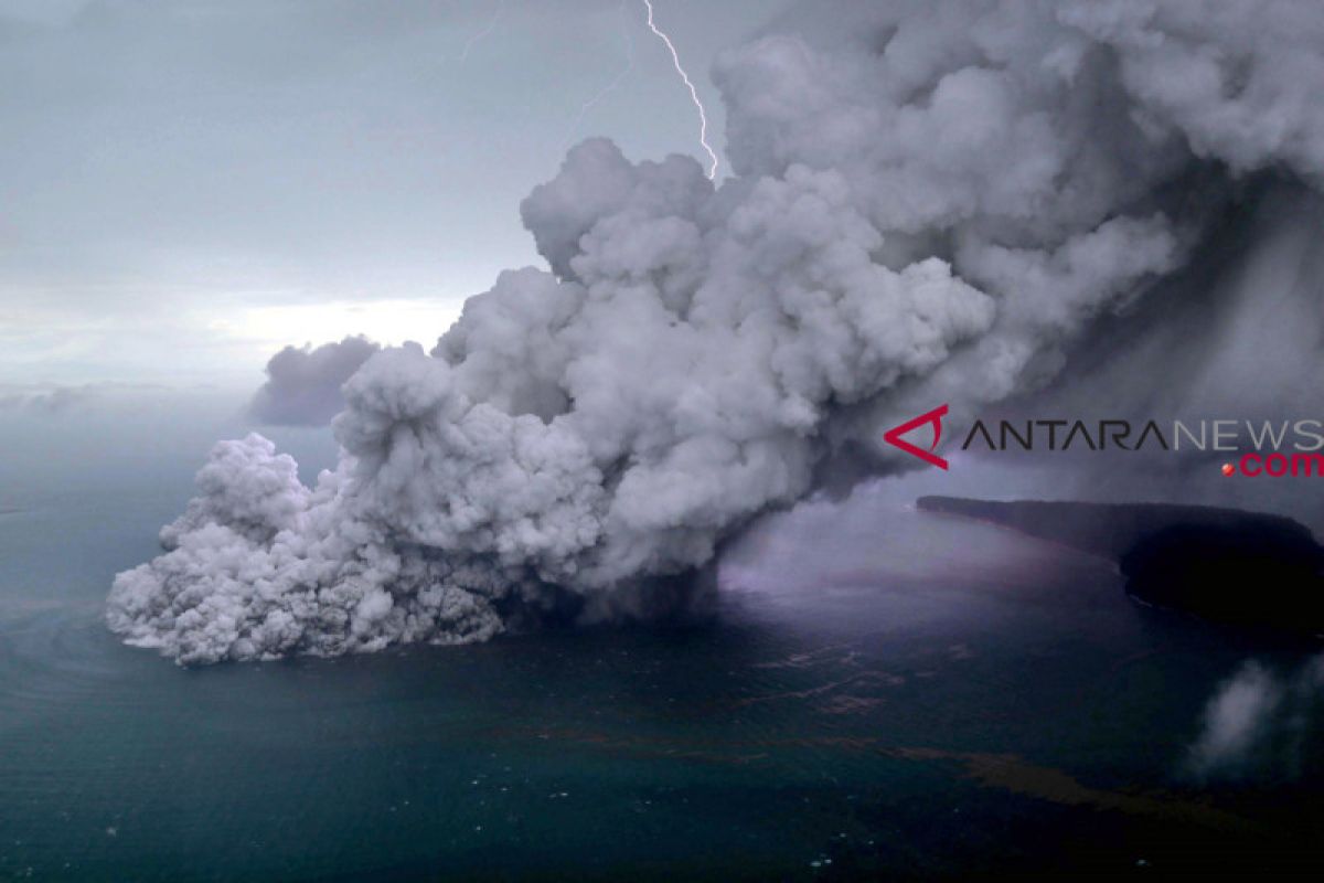 Status Gunung Anak Krakatau meningkat jadi siaga