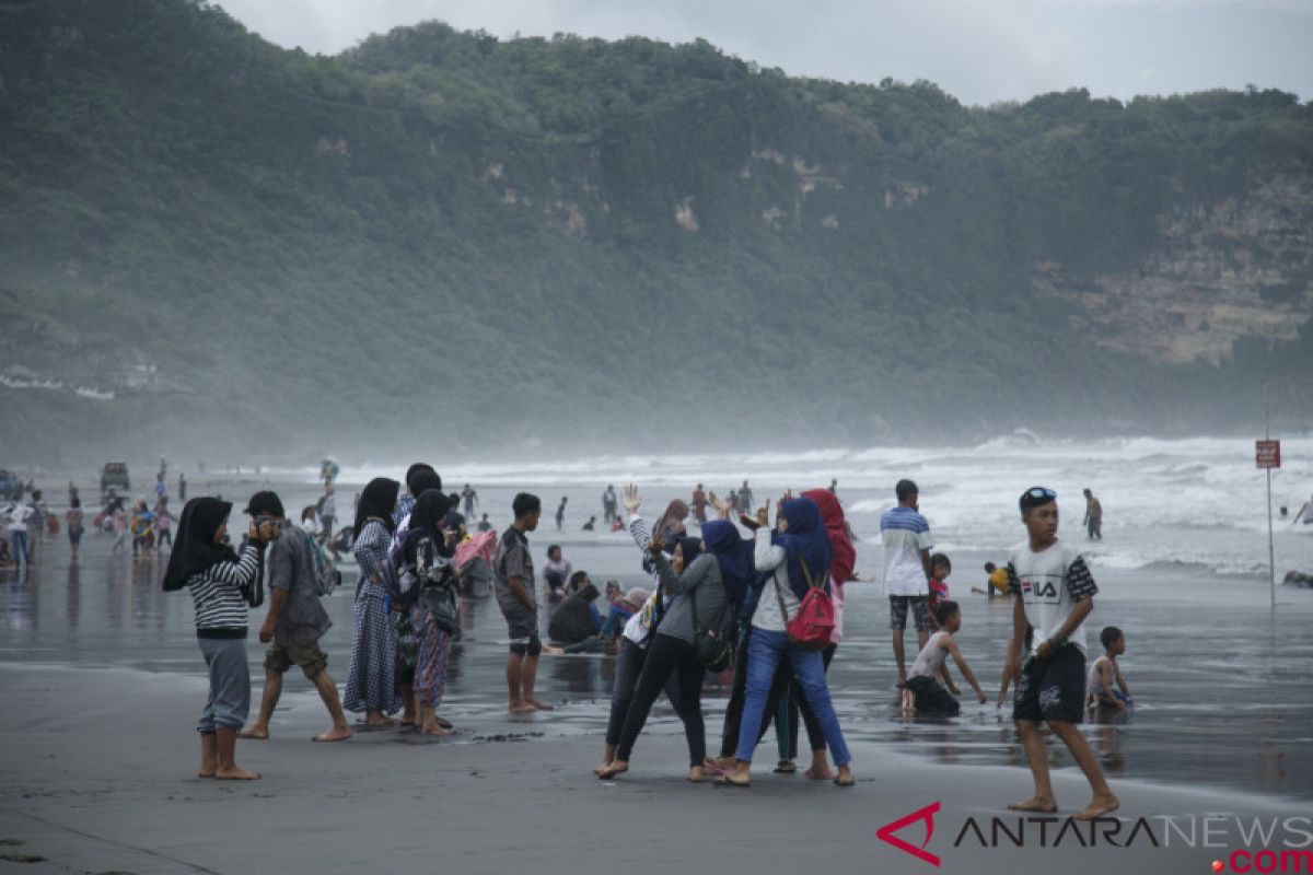 Polres Bantul mengamankan kawasan wisata ramai wisatawan saat Lebaran