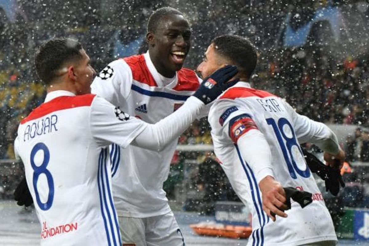 Olympique Lyon lolos 16 besar Liga Champions