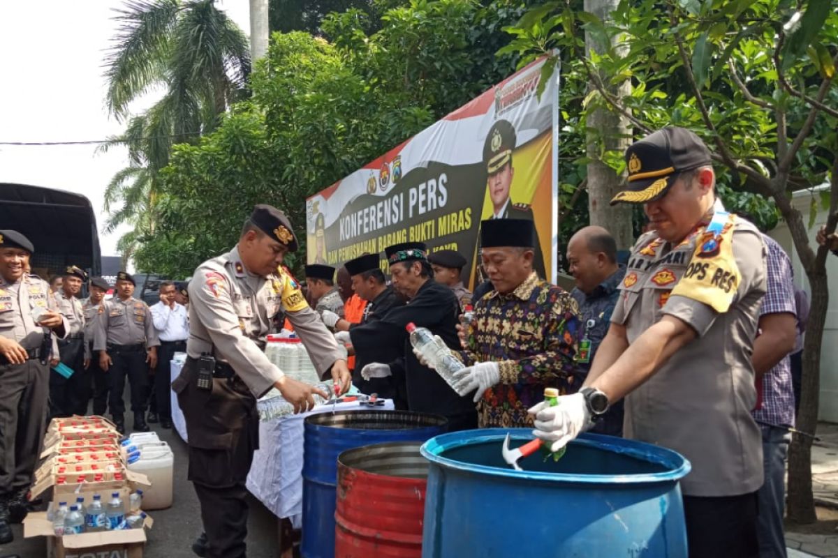 Polres Bojonegoro Musnahkan 2.401 Liter Miras