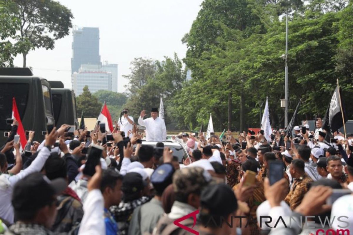 Massa Reuni 212 sambut kehadiran Prabowo