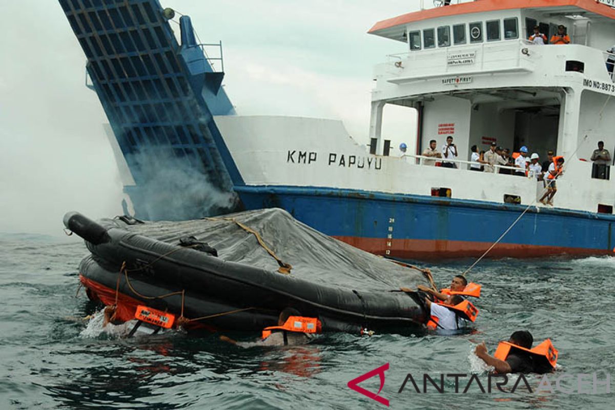 Tim SAR simulasi kebakaran di laut Aceh