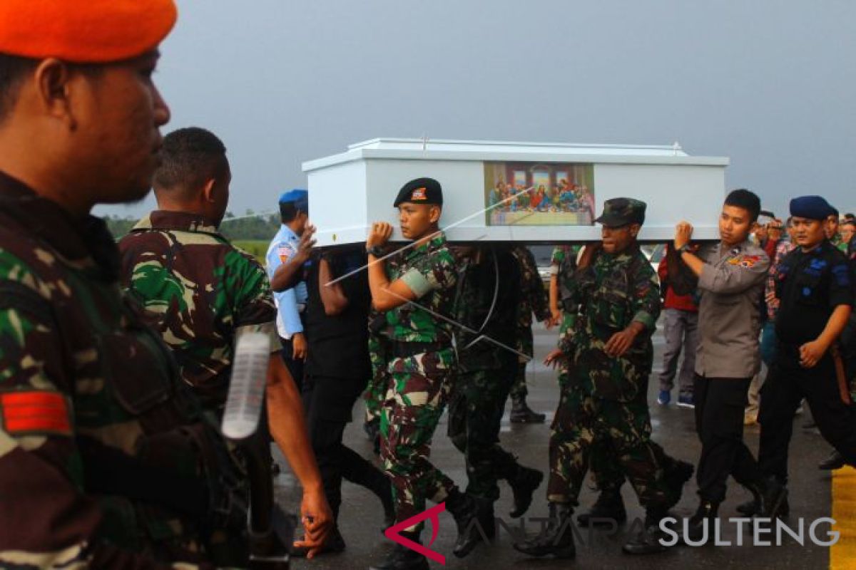 Tangis haru keluarga sambut jenazah penembakan Papua