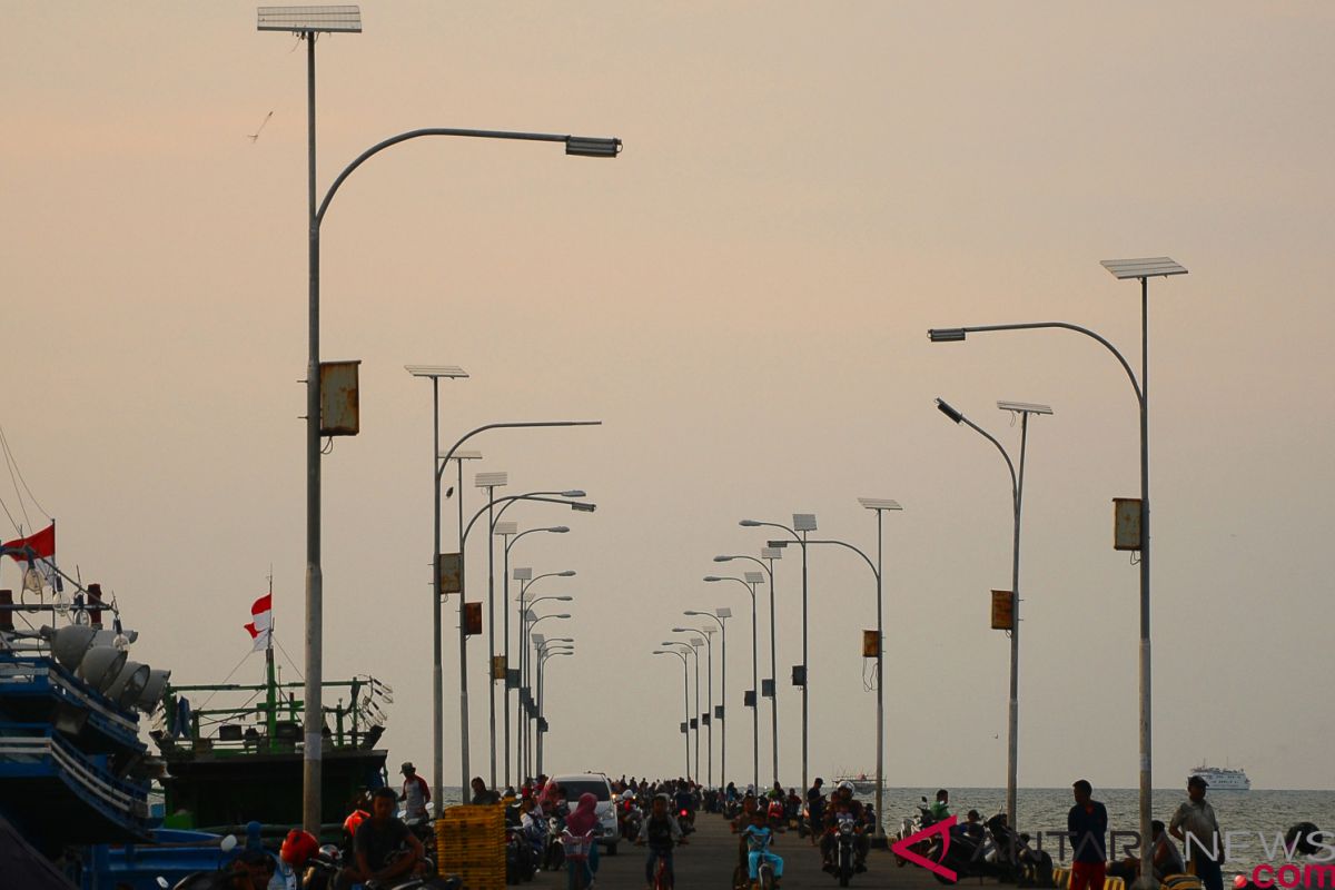 10.000 lampu panel surya terangi pelosok Kabupaten Ketapang