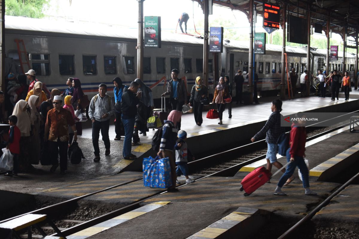 Volume Penumpang Natal di Stasiun Daop Madiun Naik dari Tahun Lalu