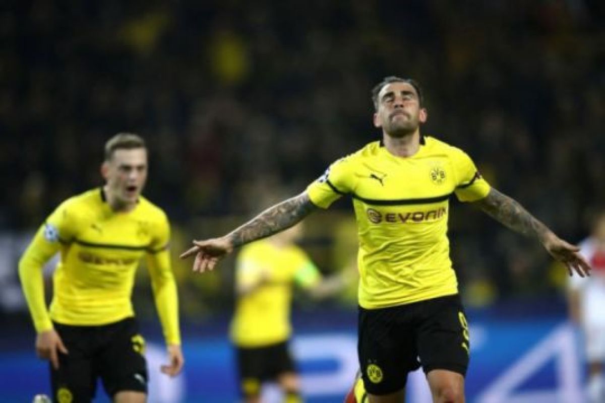 Liga Champions - Bek Dortmund cetak dua gol di laga pamungkas