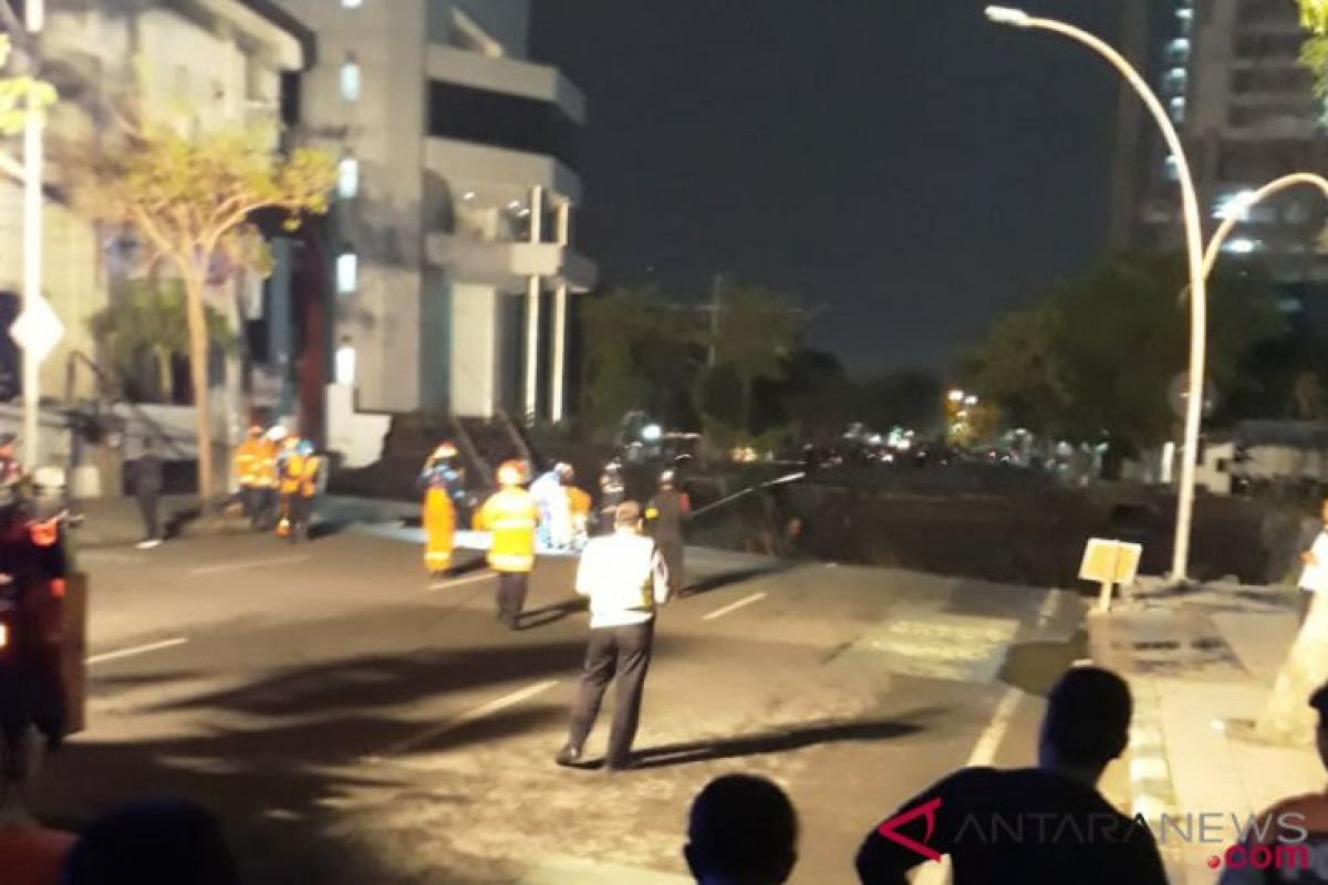 Polisi undang ahli geologi Jakarta pastikan penyebab jalan ambles