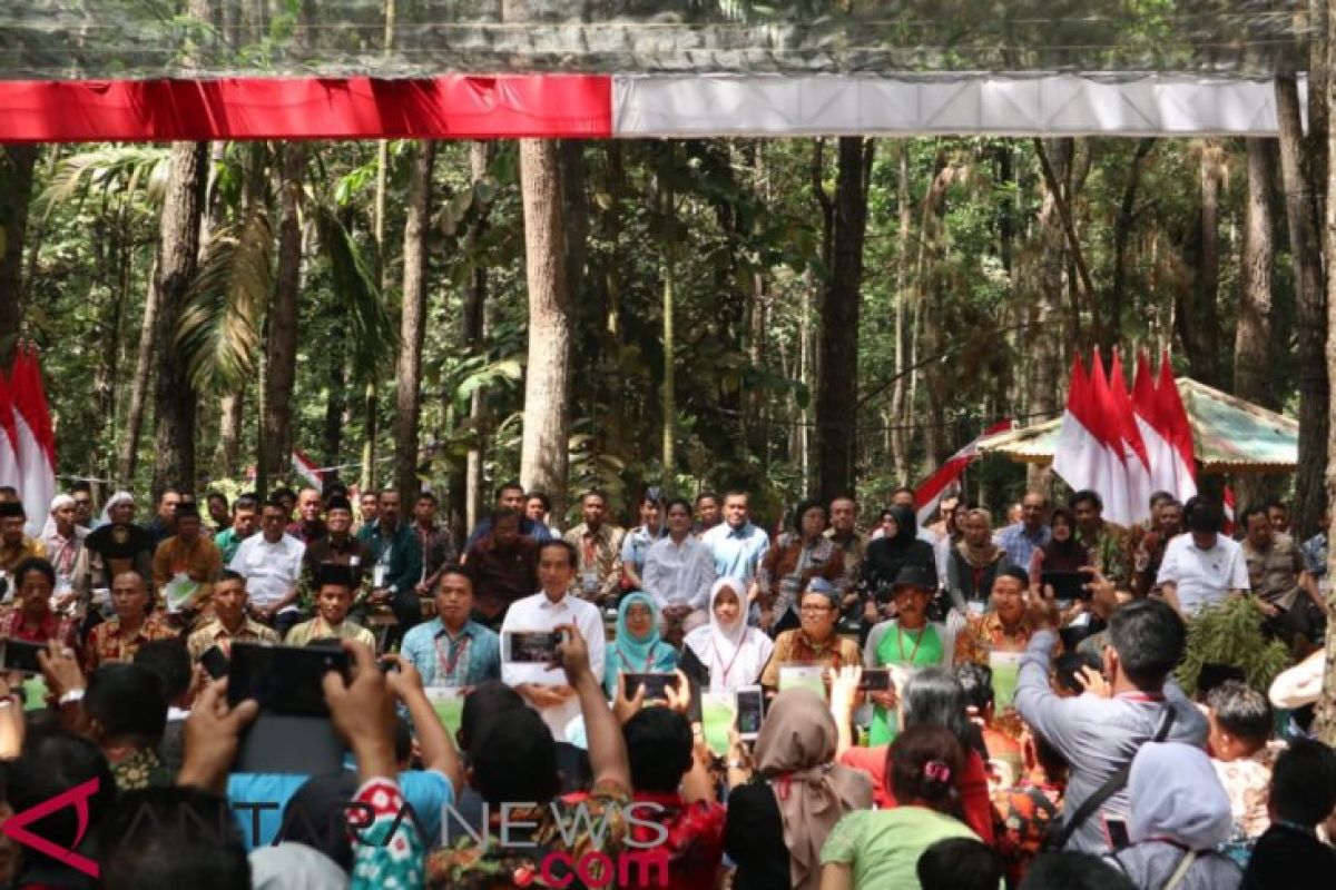 Jokowi sebut penurunan elektabilitas terkait harga komoditas