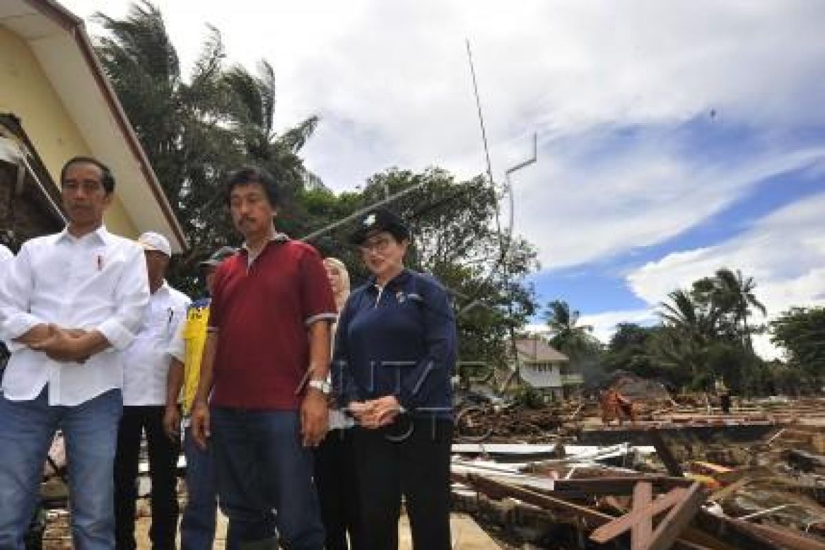Presiden Jokowi tinjau korban bencana tsunami di Banten