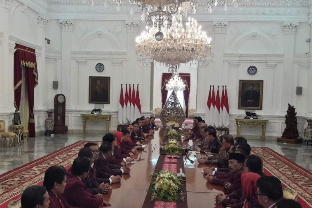 Presiden Jokowi terima Dewan PPNI bahas keperawatan