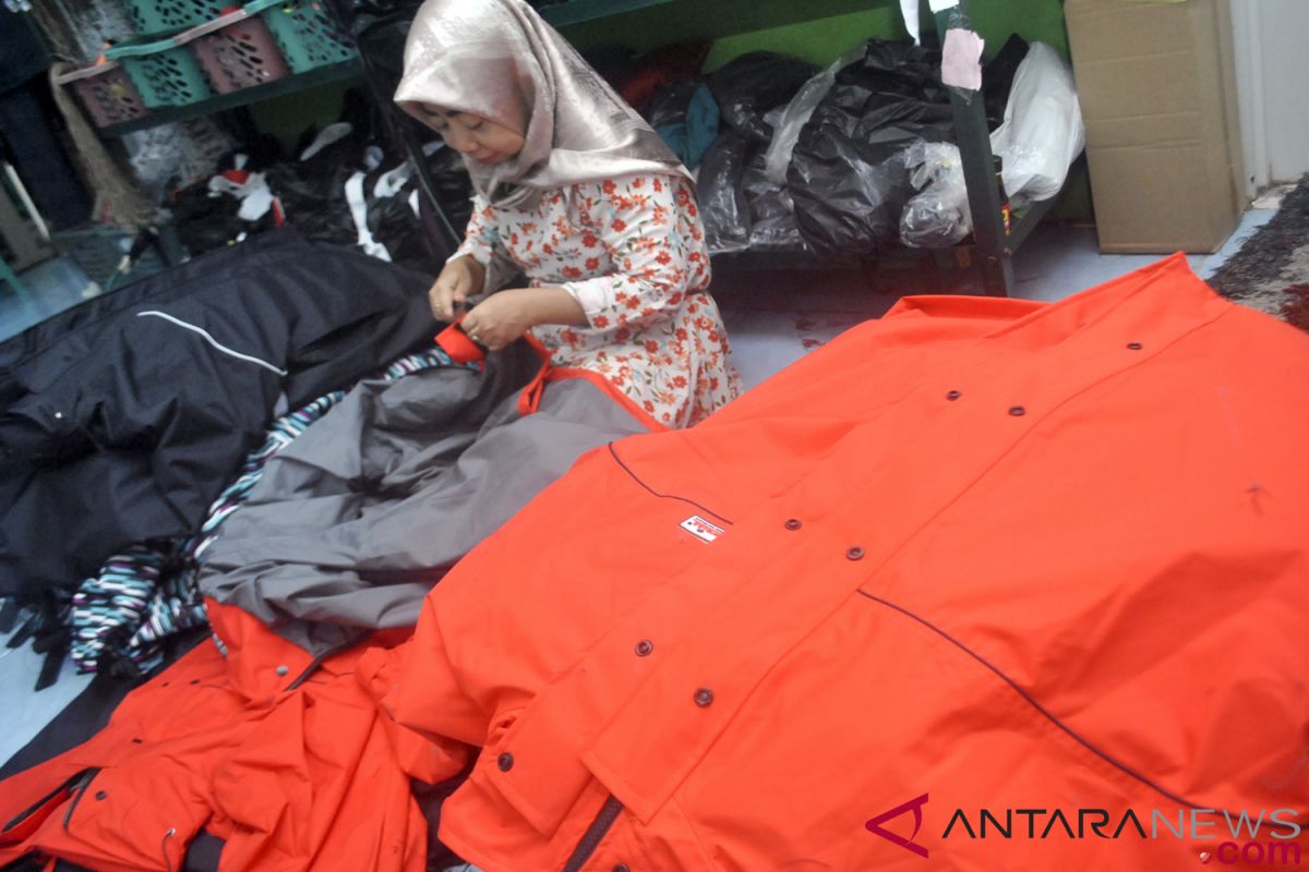 Tips mencuci jas hujan tanpa merusak daya anti-air