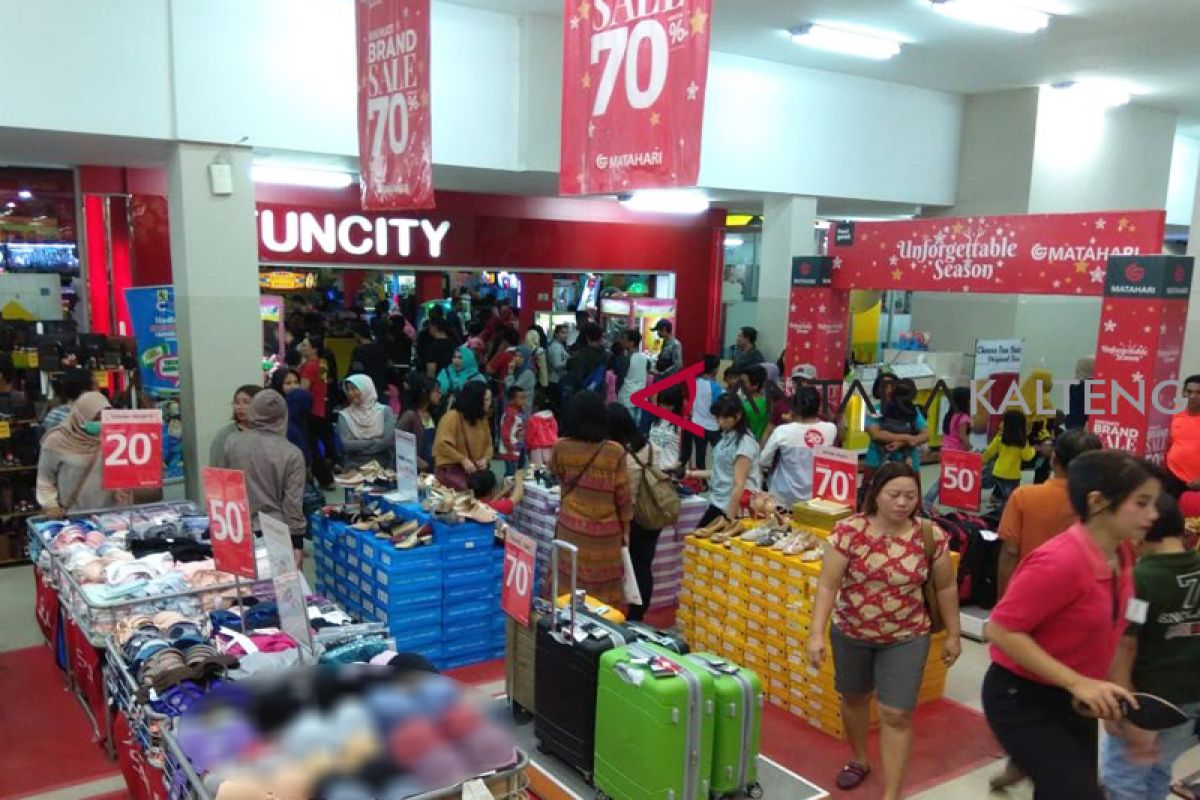 Diskon besar akhir tahun, warga Palangka Raya 'serbu' pusat perbelanjaan