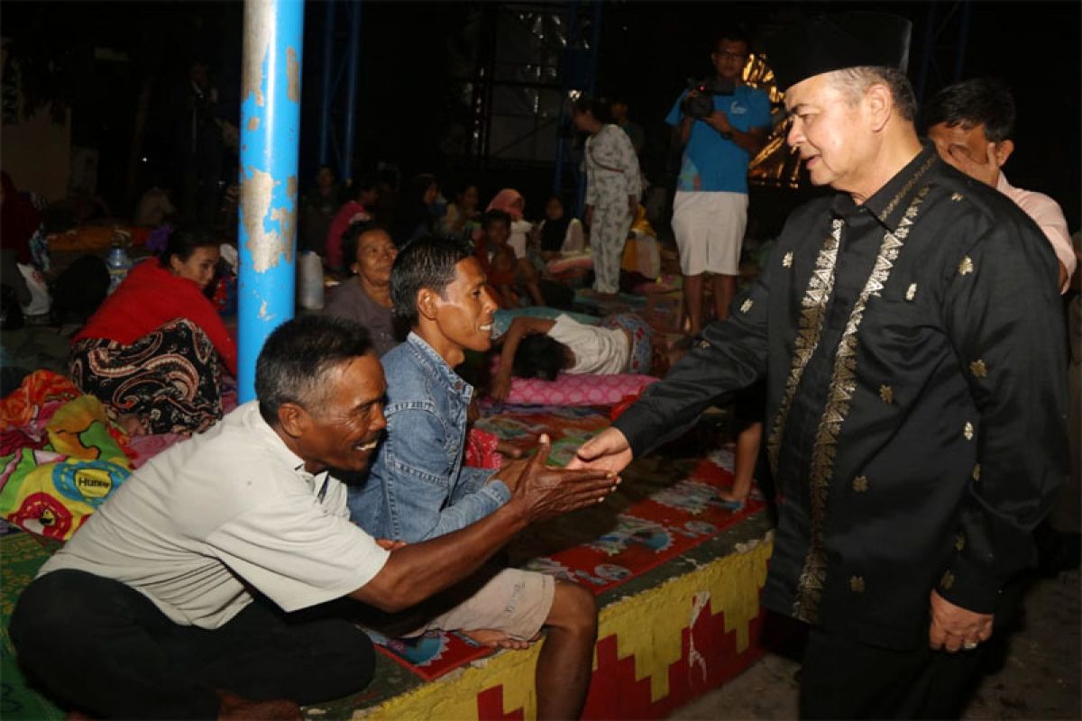 600 Kg Daging Rendang Padang Untuk Korban dan Pengungsi Tsunami Lampung