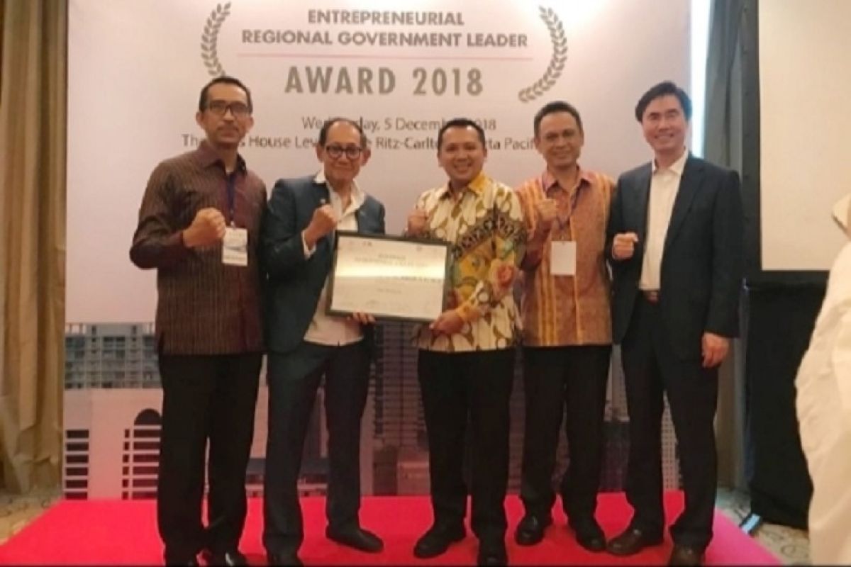 Gubernur Lampung Dapat Penghargaan "Ina Entrepreneur Award"