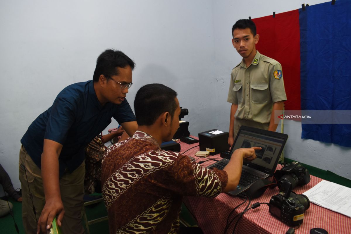 Bawaslu Magetan Pantau Perekaman data KTP Elektronik Pemula (Video)