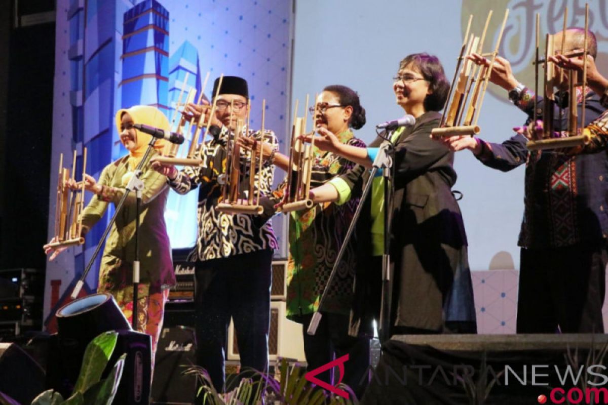 Pemprov Jabar luncurkan program pemberdayaan perempuan "Sekoper Cinta"