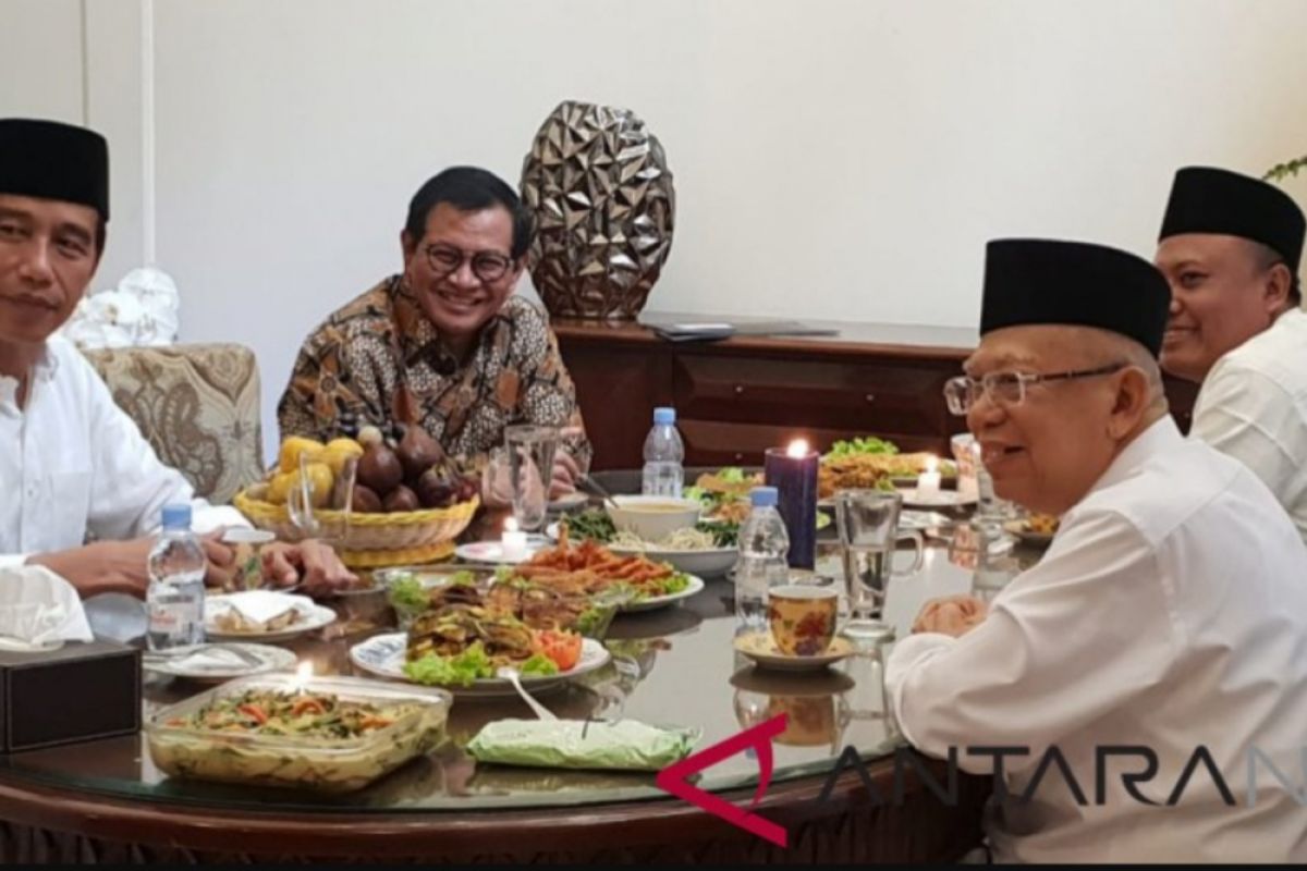 Jokowi mengaku bahas kegiatan capres-cawapres dengan KH Ma'ruf