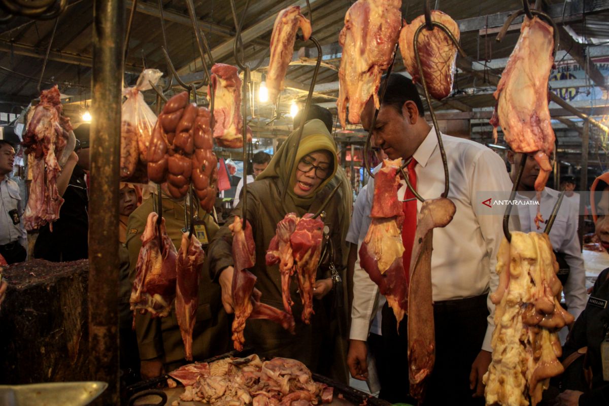 Stok cukup, harga daging di Jatim awal 2020 stabil