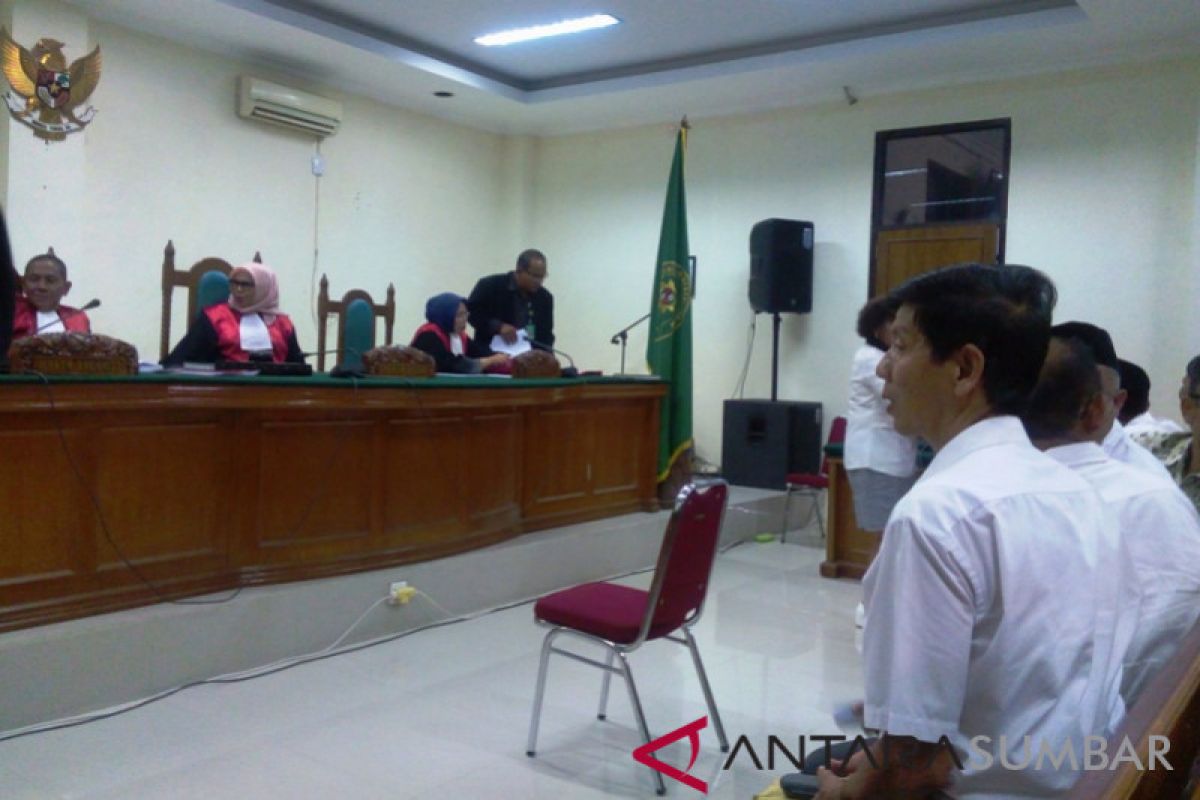 Terdakwa dugaan korupsi di RSJ Padang jalani sidang perdana