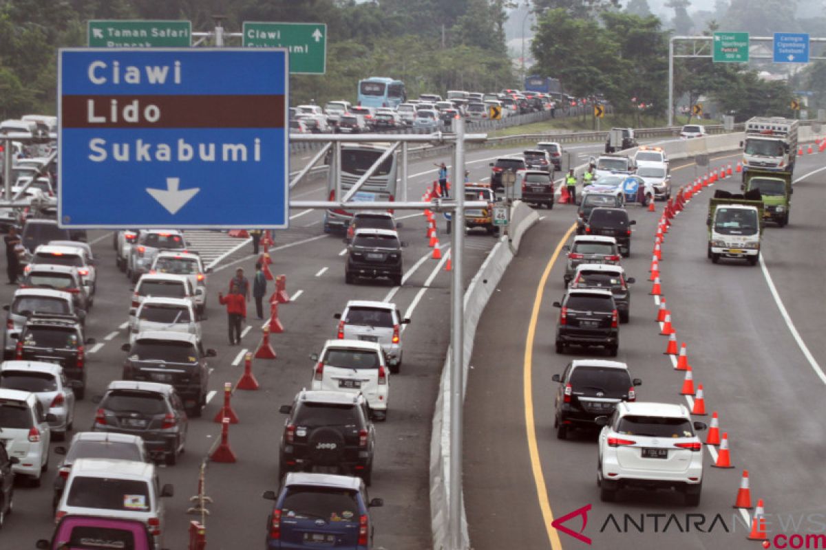 Jelang Natal, jalur Puncak kembali dipadati kendaraan