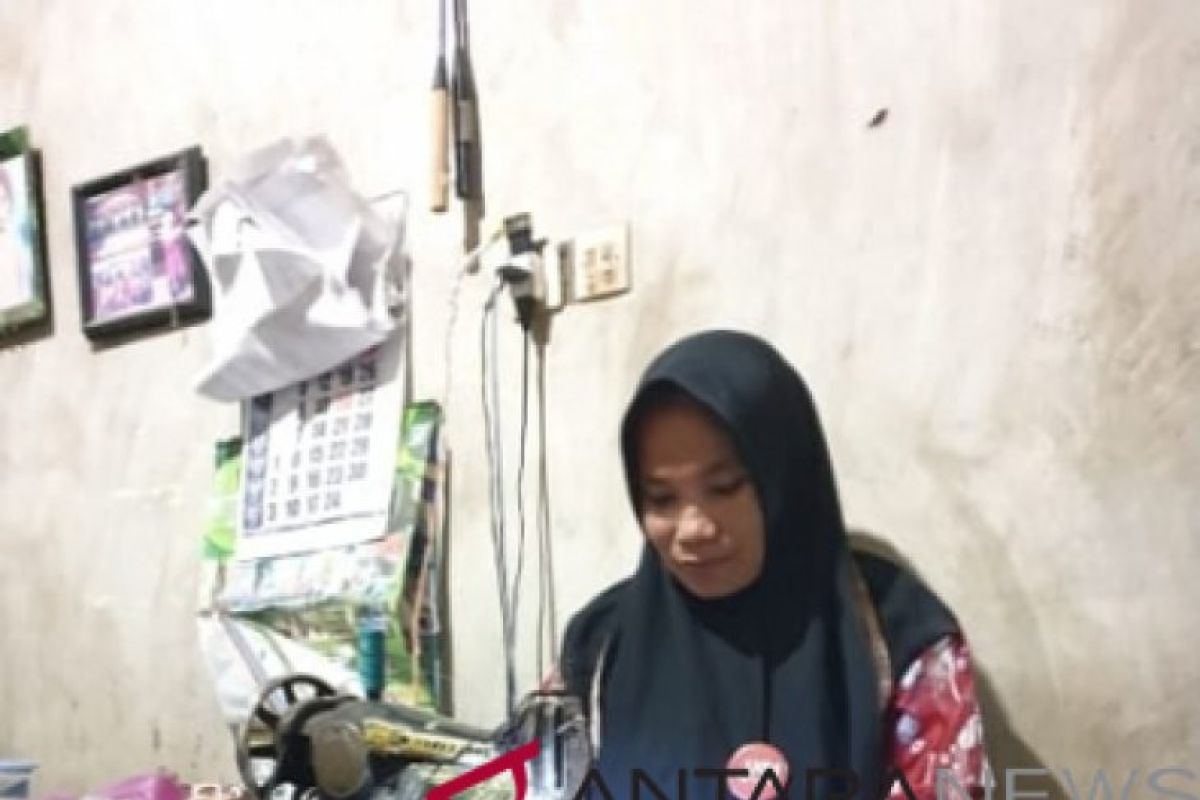 Siti jahit baju untuk Jokowi