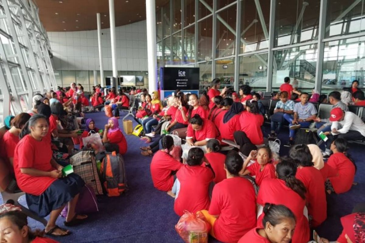 81 TKI dideportasi mandiri dari Malaysia