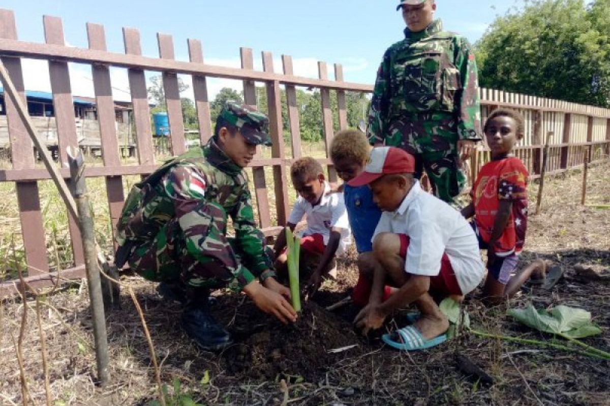 Prajurit TNI jadi guru di perbatasan RI-PNG