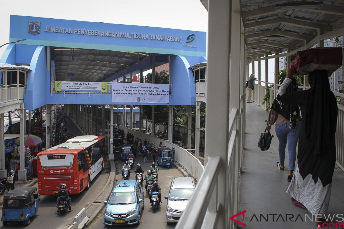 Ojek pangkalan di Skybridge Tanah Abang ditertibkan