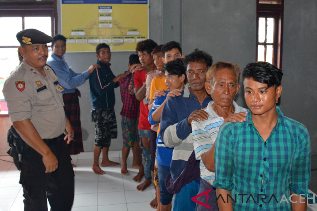 12 warga Myanmar diselamatkan nelayan Aceh