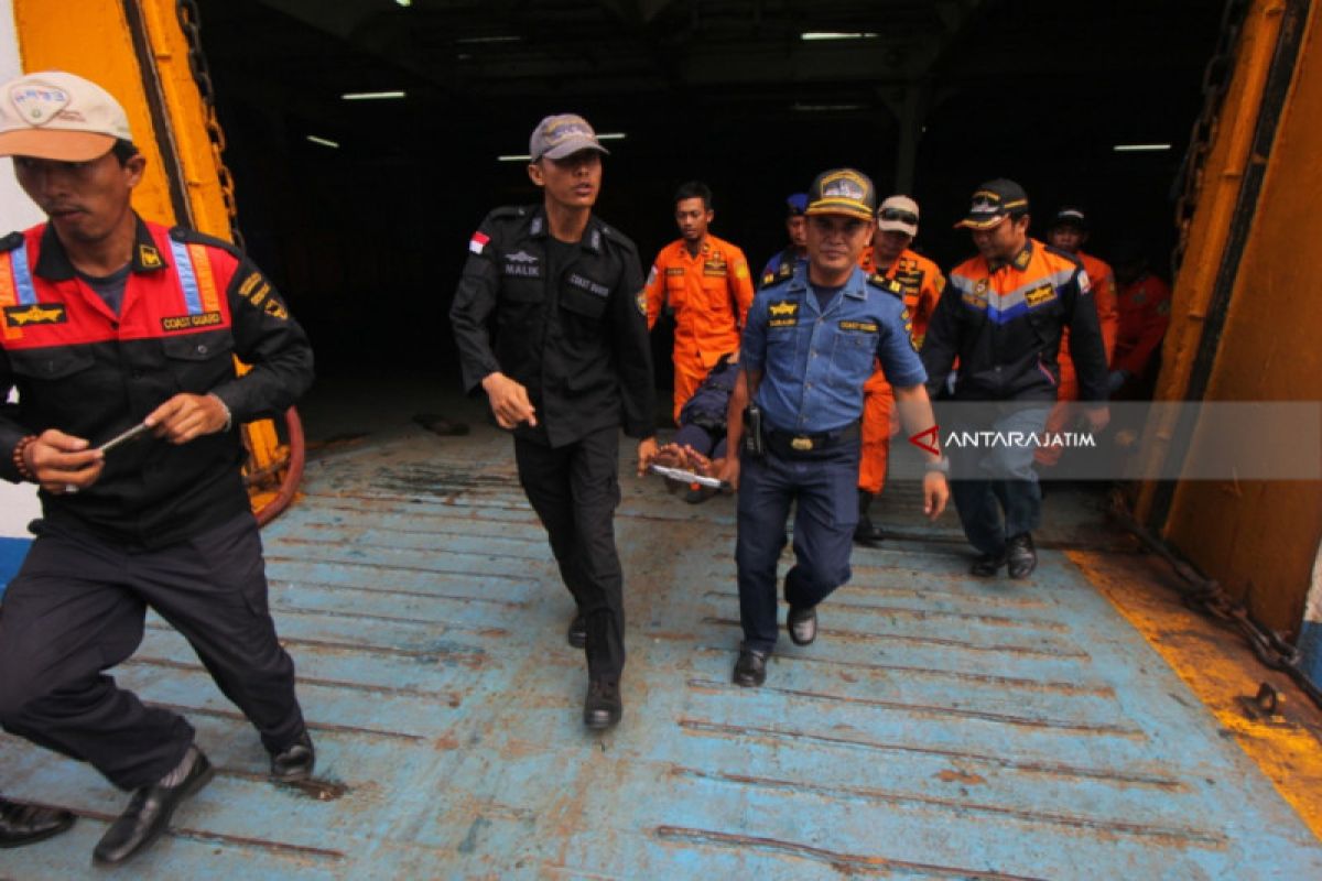 Tiga Orang Hilang dalam Kebakaran Kapal Penumpang (Video)